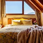 Host2u Penthouse 2-bedrooms The View - Free Parking Daire *