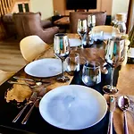 Host2u Penthouse 2-bedrooms The View - Free Parking *