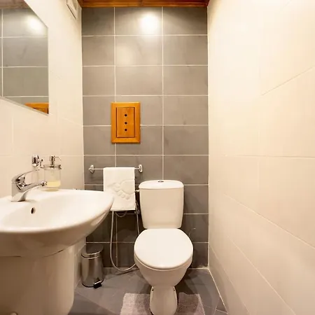 Host2u Penthouse 2-bedrooms The View - Free Parking 반스코