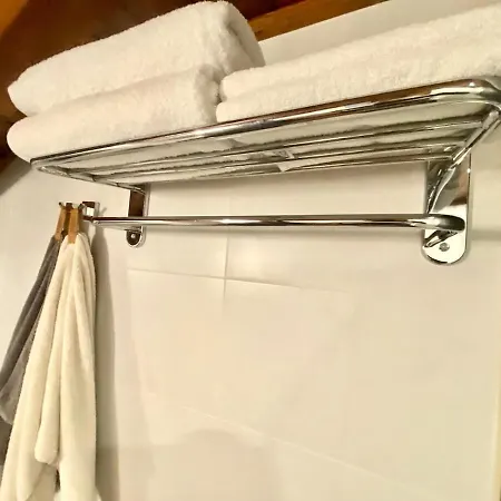 Host2u Penthouse 2-bedrooms The View - Free Parking 반스코