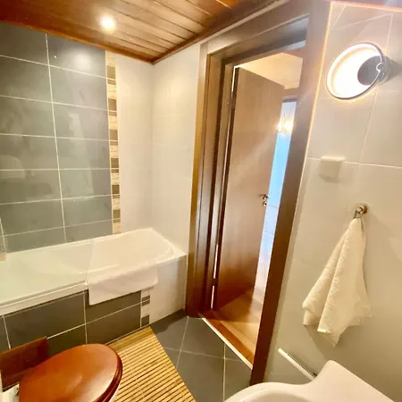 Host2u Penthouse 2-bedrooms The View - Free Parking * 반스코