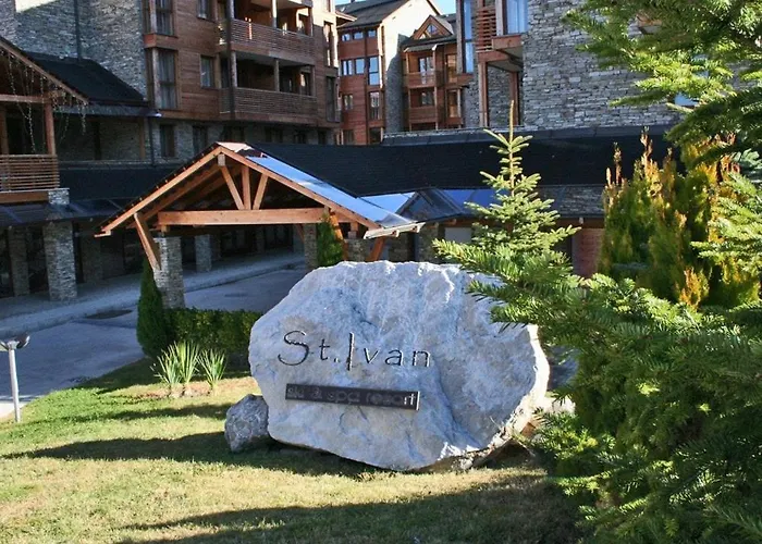 Host2u Penthouse 2-bedrooms The View - Free Parking Apartment