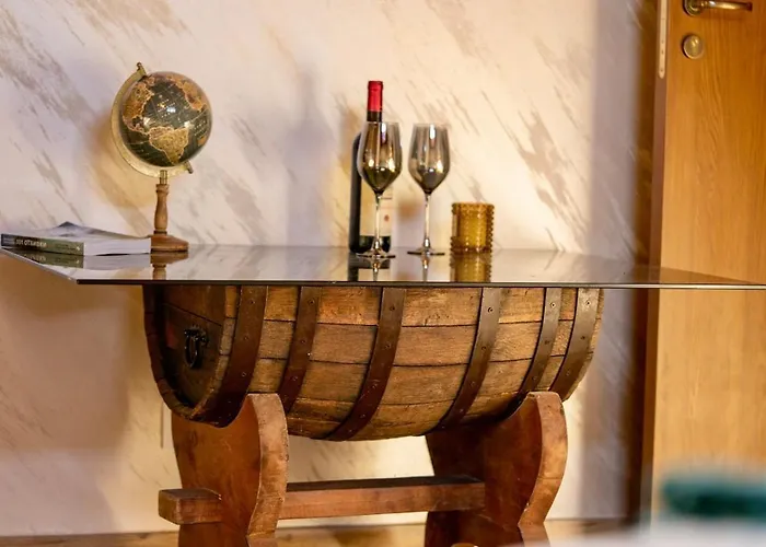 Host2u Penthouse 2-bedrooms The View - Free Parking Apartment