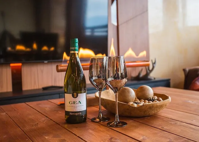 Host2u Penthouse 2-bedrooms The View - Free Parking Apartment *