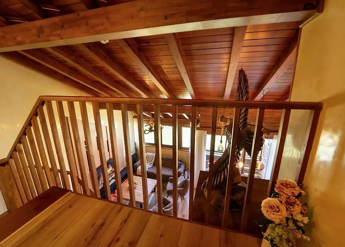 Host2u Penthouse 2-bedrooms The View - Free Parking Apartment